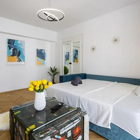 Apartament La Ateneu Apartment *